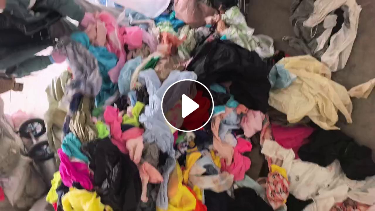 长期出售二手旧衣服分拣货，毛衣，半身裙，连衣裙，防晒服，外套，卫衣鞋子等各种品类，月供几百吨