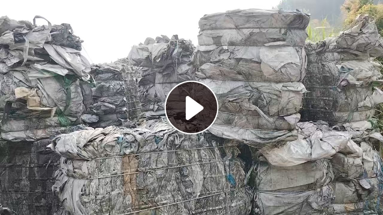 出售装锂电池负极材料下来的废旧吨包，现货二十几吨