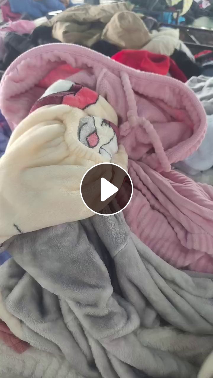 长期出售珊瑚绒睡衣，睡衣统货，货在天津