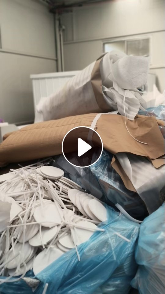 出售服装厂下来的珍珠棉废料，带一层覆膜布料，可以压实出售