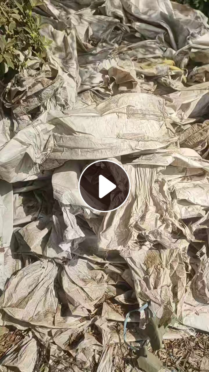 出售废旧吨包，白吨包和石墨烯炭黑吨包都有，月供两三挂车
