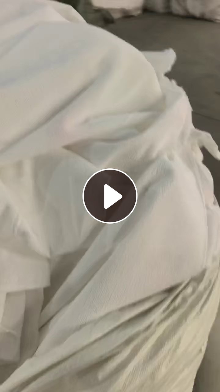 长期出售白色涤纶针织布，纯白的，拉丝很好的，干的，每个月有50多吨，货在河北保定