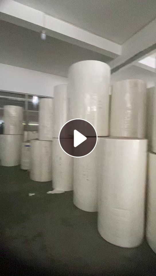 出售纯黏胶库存无纺布，门幅1.4米，克重45-55克左右，现货15吨，货在浙江杭州