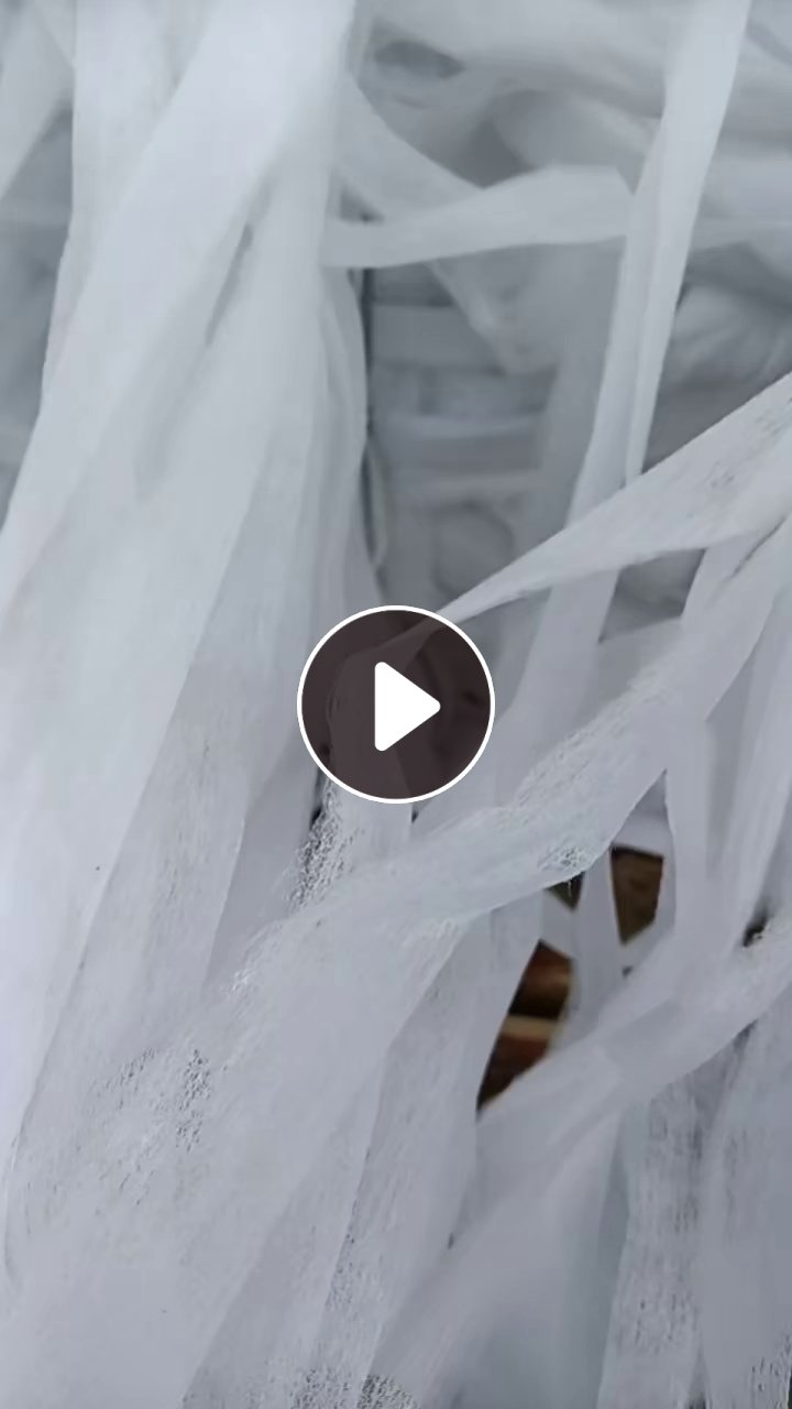 长期出售涤纶无纺布边角料，无纺布边角料，现货有8吨左右，货在江苏泰州