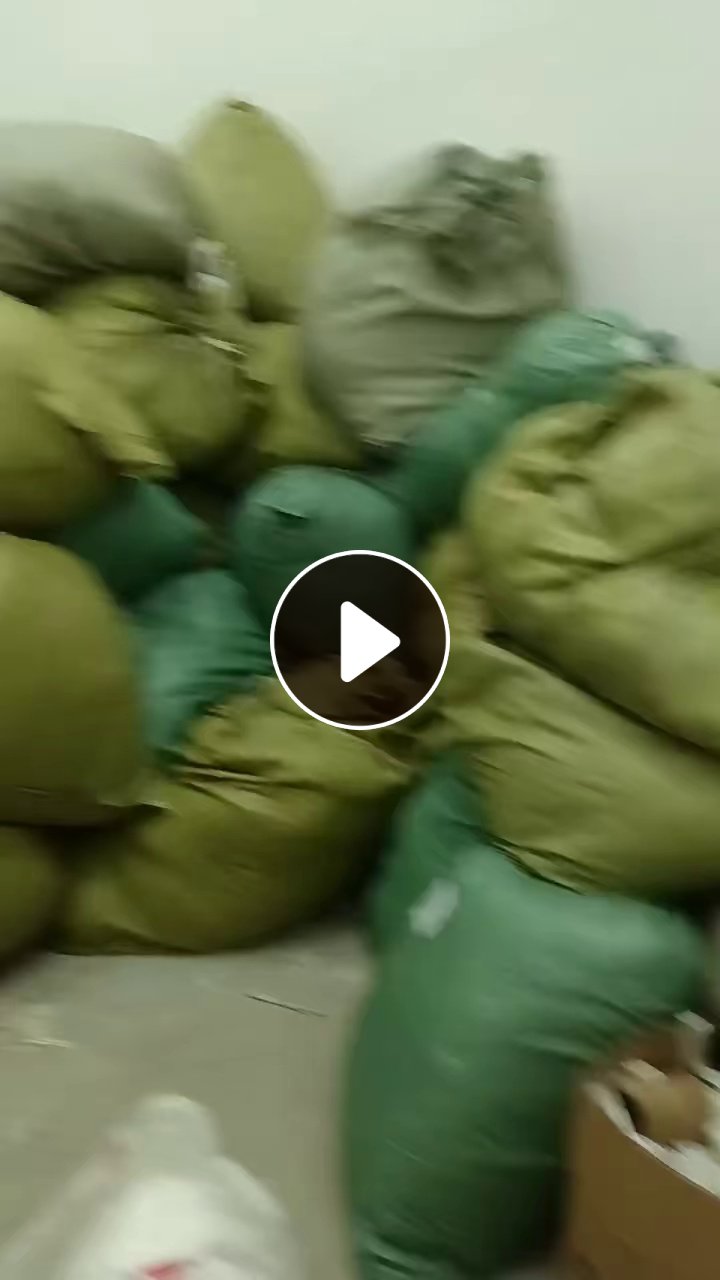 出售制品厂下来的洗脸巾边角料，水刺无纺布，无纺布边角料，全黏胶跟涤黏配比统货出，现货有6.8米一车