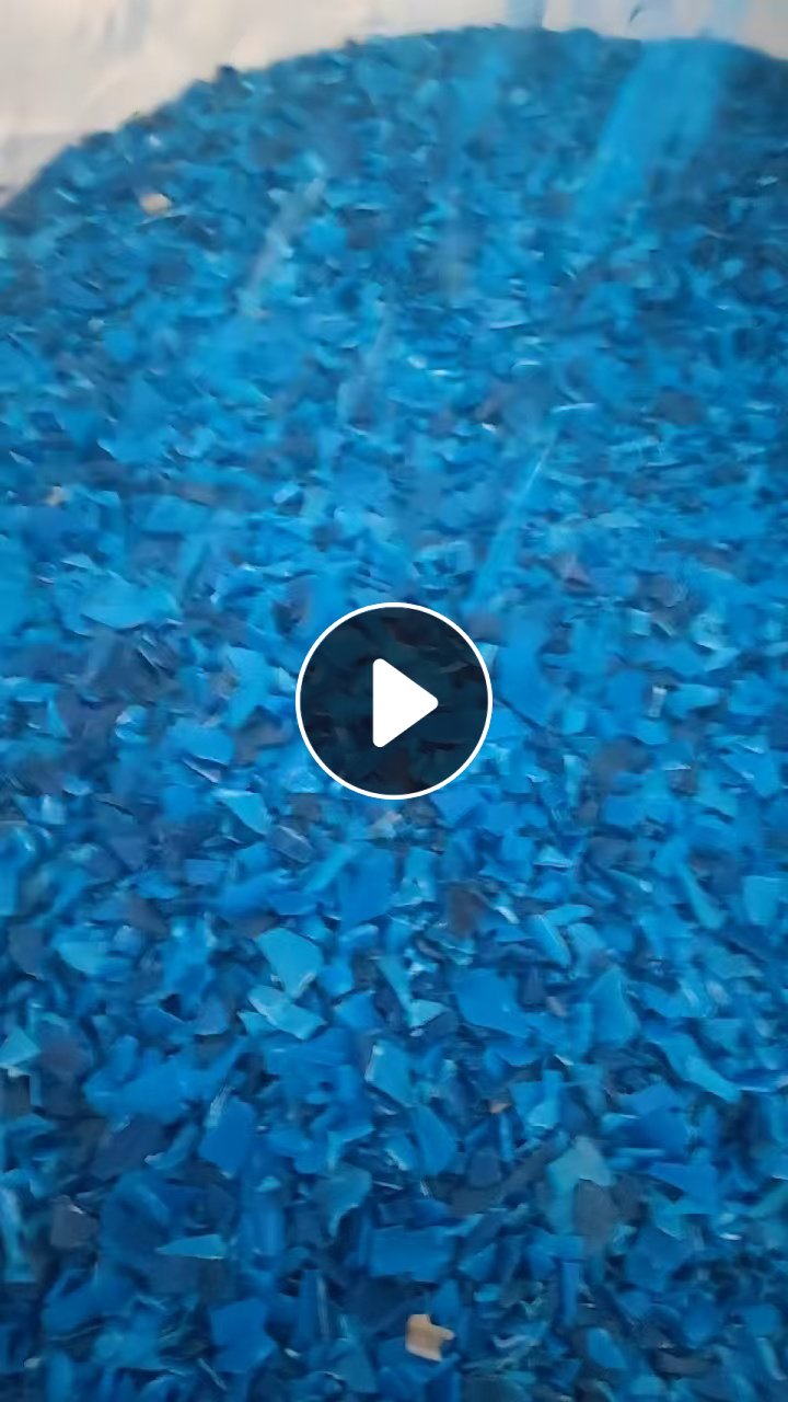 长期出售小蓝桶破碎料，没有气味的和有味的都有，一个月能有30吨左右