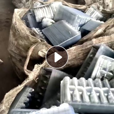 出售PET吸塑盒毛料，干净的和带标签的分开