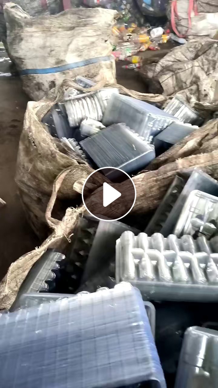 出售PET吸塑盒毛料，干净的和带标签的分开