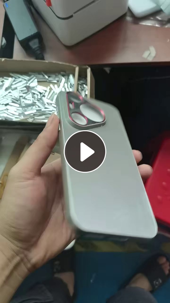 出售AG手机壳，成品4万件左右，半成品2万件左右