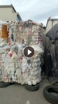 长期出售无纺布原料，花色羊毛衫边角料，废纱，开花用，现货有13米一车，货在浙江嘉兴