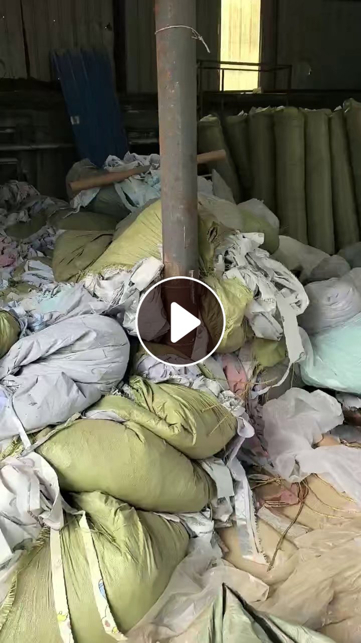 长期出售挡风被边角料，床盖下脚料，绗棉边角料，现货4.2米一车装不完，货在河北保定