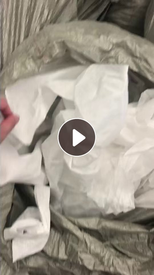 出售水刺无纺布边角料，粘胶无纺布，带点木桨，现货有八九吨，货在广东肇庆