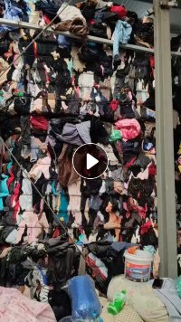 长期出售旧衣服黑料，下脚料，燃烧料，月供30多吨，货在江苏苏州