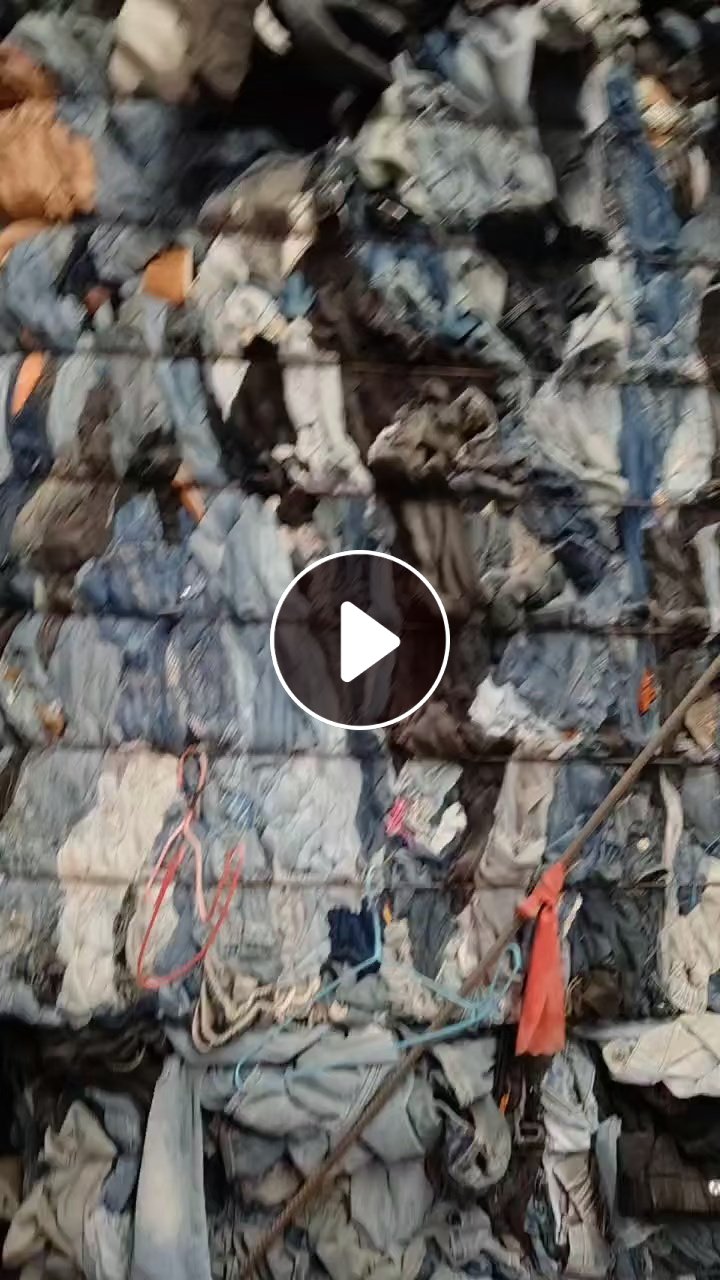 长期出售剪完拉链的牛仔裤，牛仔料，现货有十几吨，货在江苏苏州