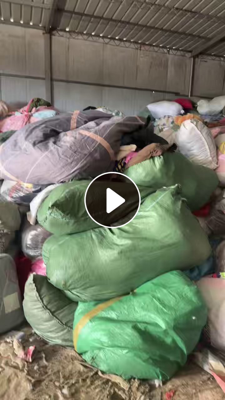 长期出售旧衣服统货，小区货，现货10吨左右，在广东汕头