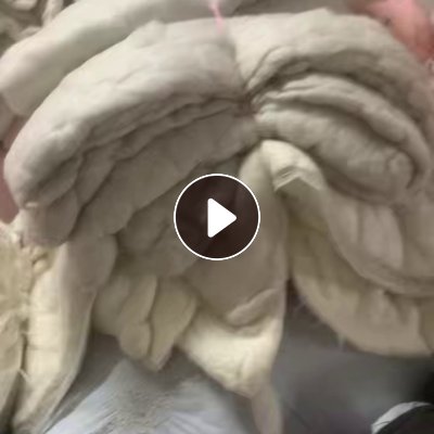 长期出售旧衣服分拣货，旧衣服，旧裤子，床上用品，丝绵被等，月供20吨左右，货在广东汕头