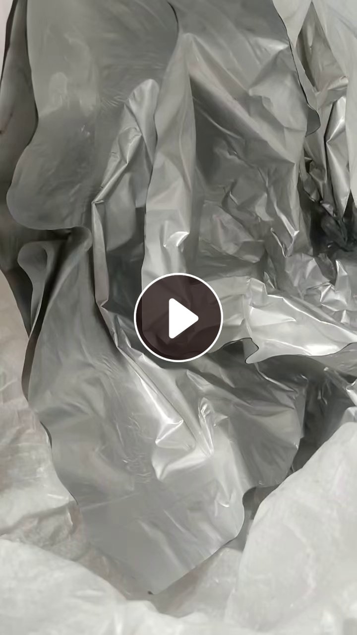 出售装电池粉吨包含铝塑膜，都是装正极粉下来的，月供30吨