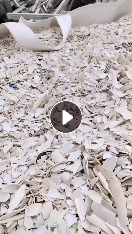 常年出售PVC塑钢破碎料，白钢破碎料，彩钢破碎料，PVC大管破碎料