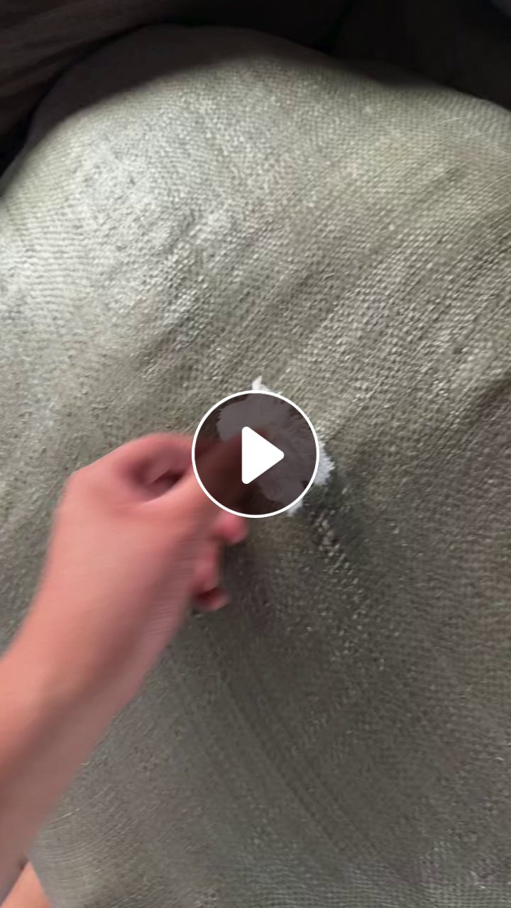长期出售制衣厂下来的涤纶废布，涤纶梭织布，都是白色的，可以造粒用，每个月有60吨，货在江西赣州