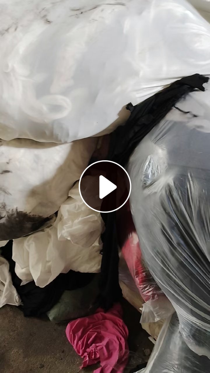 长期出售染厂下来的氨纶废布，氨纶大块布，针织氨纶，分杂色氨纶跟浅白氨纶，月供70吨，货在浙江绍兴