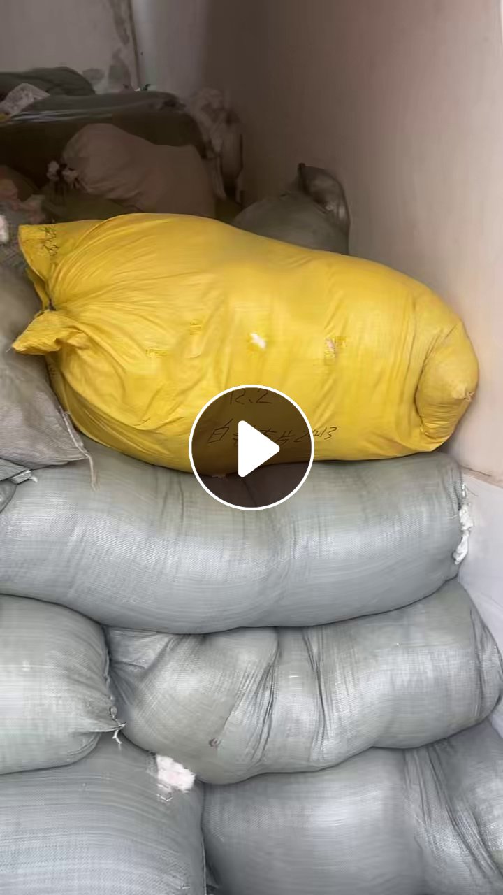 长期出售白色的涤纶玩具下脚料，涤纶废布，涤纶边角料，现货20吨左右，货在河北保定