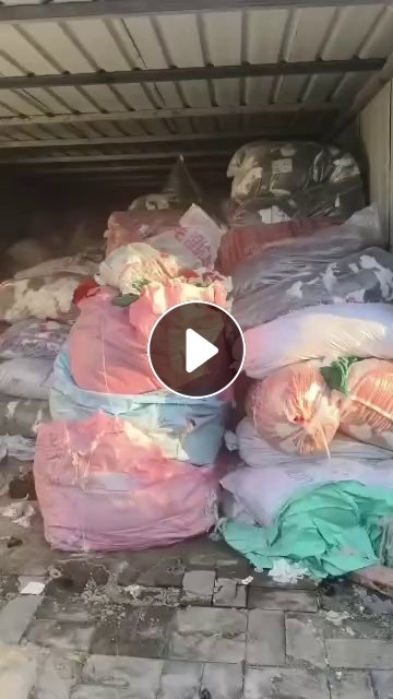 高价大量回收纯毛旧毛衣，旧羊绒衫，针织厂纯毛废片，开毛用