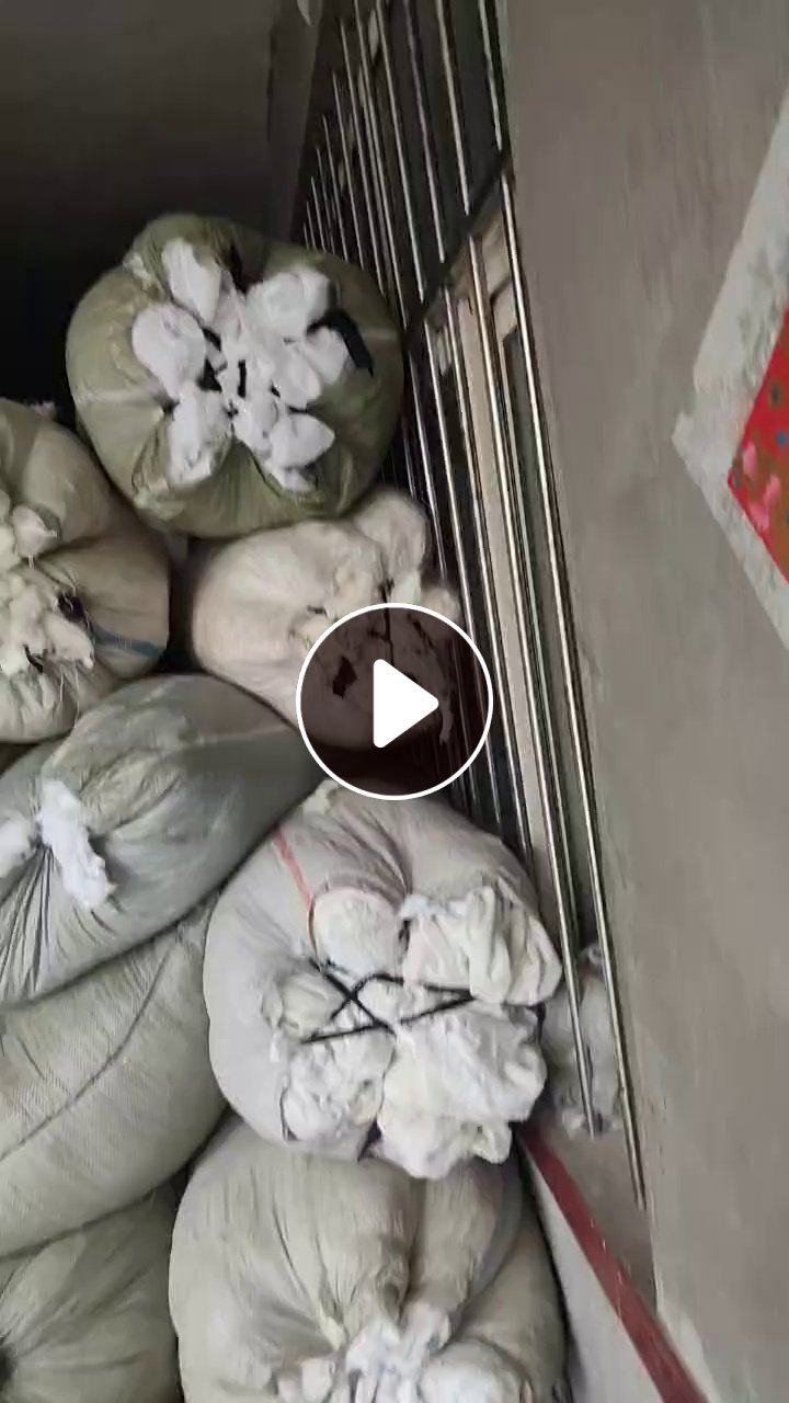长期出售服装厂边角料，工艺品边角料，涤纶废布，涤纶造粒布，有分颜色，月供百十吨，货在山东青岛
