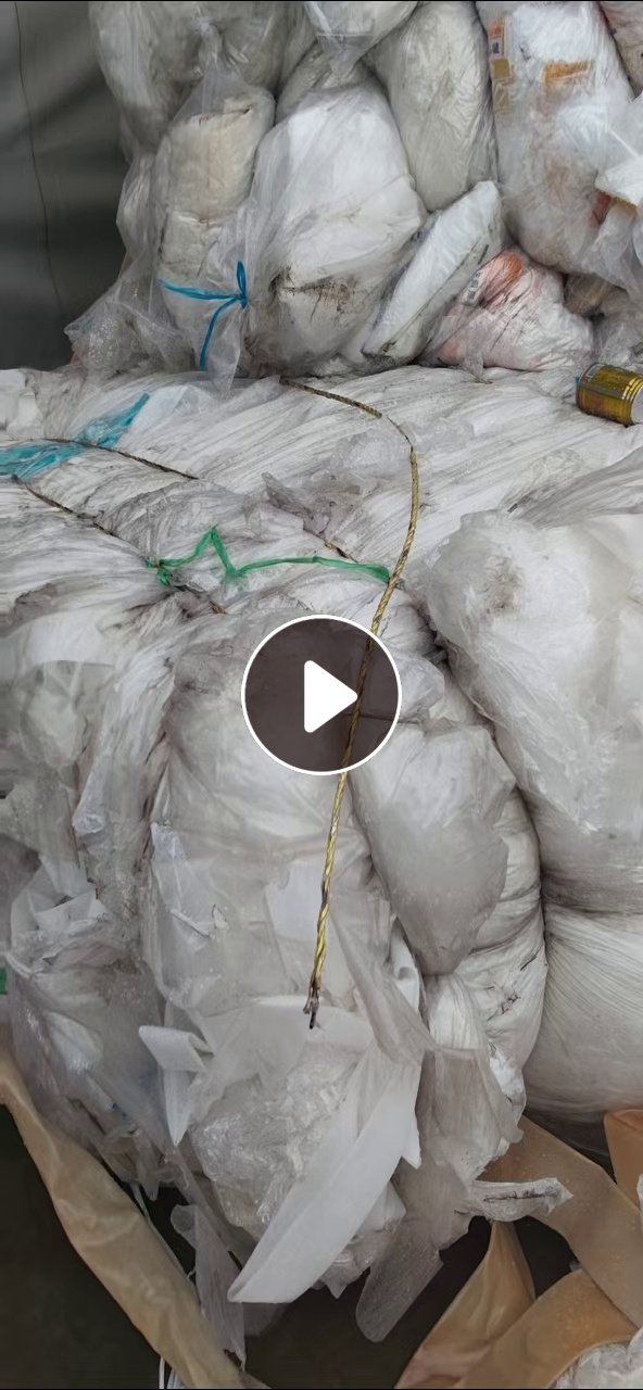 出售PE+PVDC共挤膜，纯PE膜占50%，有30吨，1500出厂