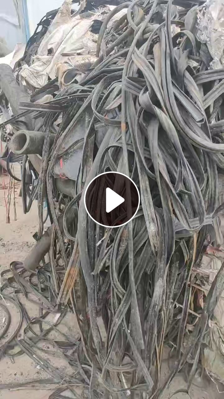 出售汽车拆解下来的废橡胶