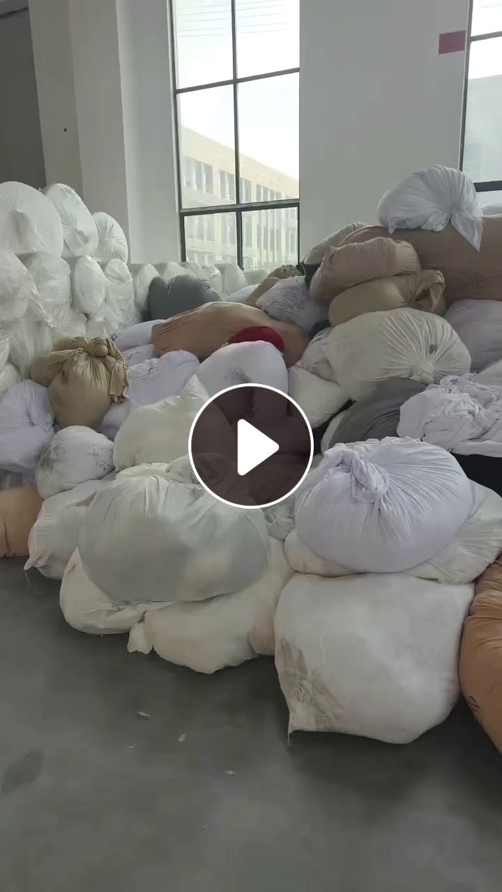 长期出售染厂下来的杂色废布，边角料，有涤棉，棉，涤锦等各种材质，统货出，月供30吨，在安徽蚌埠