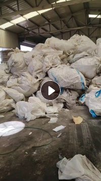 出售装电池粉吨包废料，白吨包内衬高压膜，装正极粉，黄吨包内衬铝塑膜，装负极粉