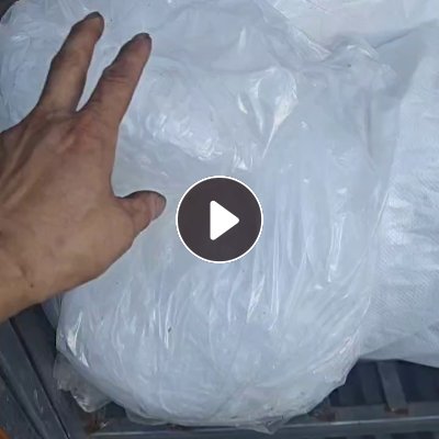 出售冷库厂食品保鲜膜，包装鸡腿下来，现货七八吨左右