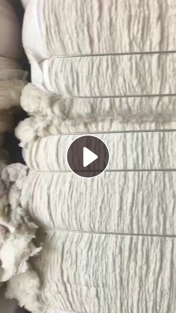 长期出售涤棉开花棉，车肚破籽扫地花开出来的，可以纺纱纺粗支纱用，每个月100吨左右，货在河北邢台