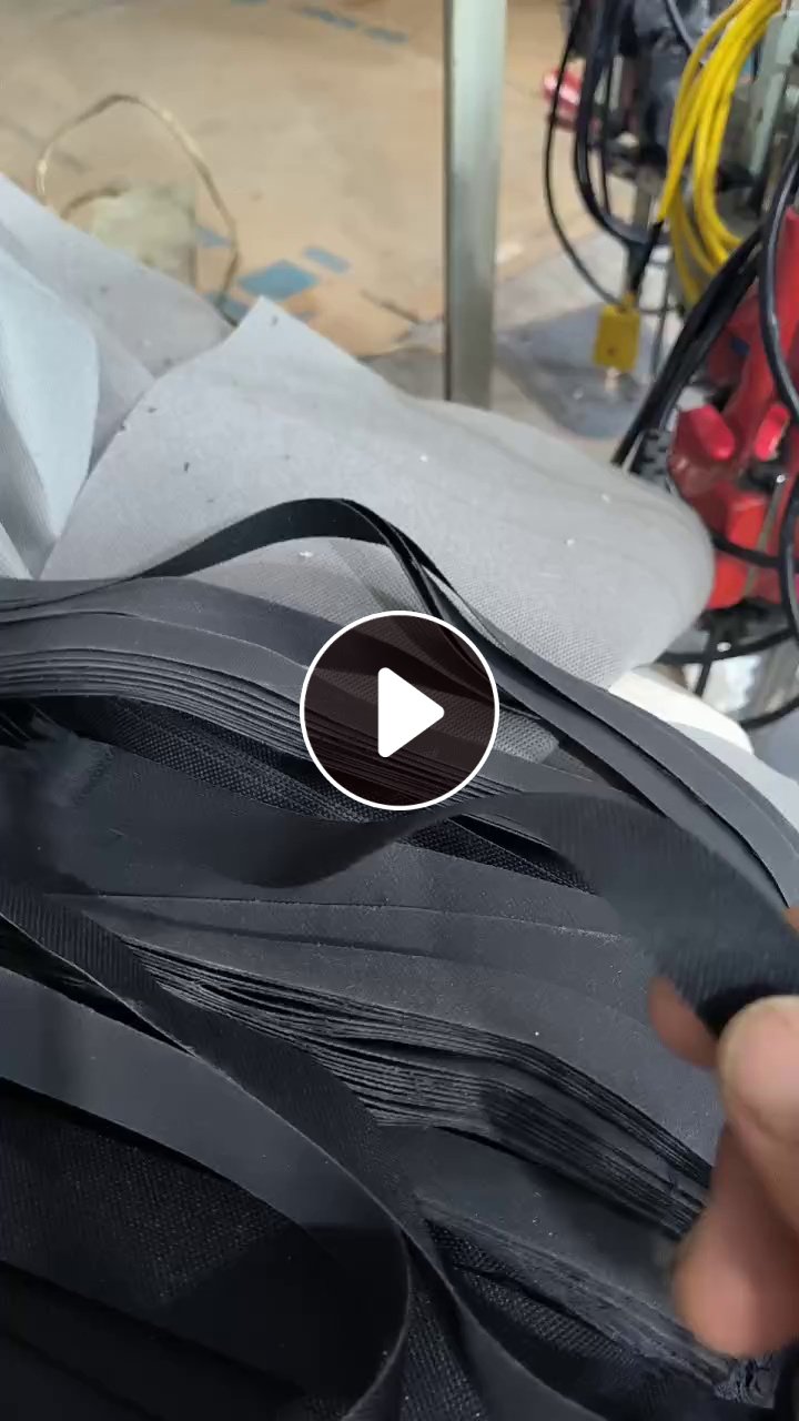 长期出售600D牛津布边角料，牛津布条，裁床下来的，带双层涂层，每个月大几十吨，货在浙江温州