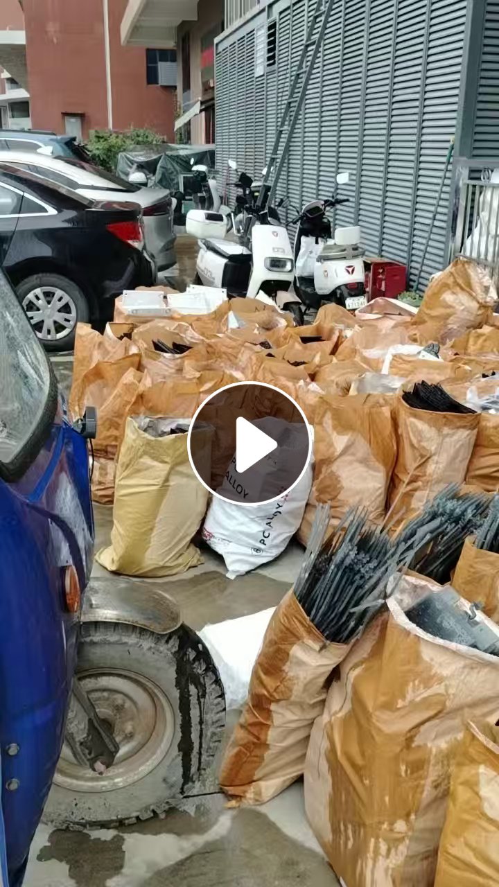 出售灰色透明PC废料，色透PC毛料，带涂层，现货6吨