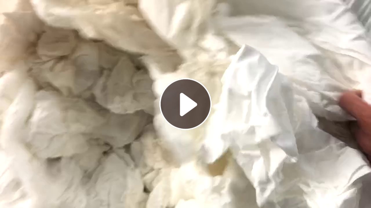 长期出售织布厂下来的白色涤纶废布，涤纶生胚白布，有三分一不带桨，可以拉丝，现货有60-70吨