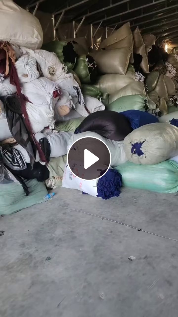 长期大量出售涤纶废布，拉丝布，都有分各种颜色，月供几百吨，货在浙江宁波
