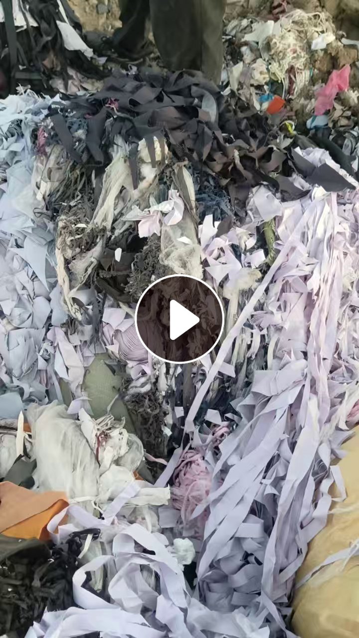 长期出售碎布废布废纺料，服装厂下来的，每个月有大几十吨，货在新疆博尔塔拉
