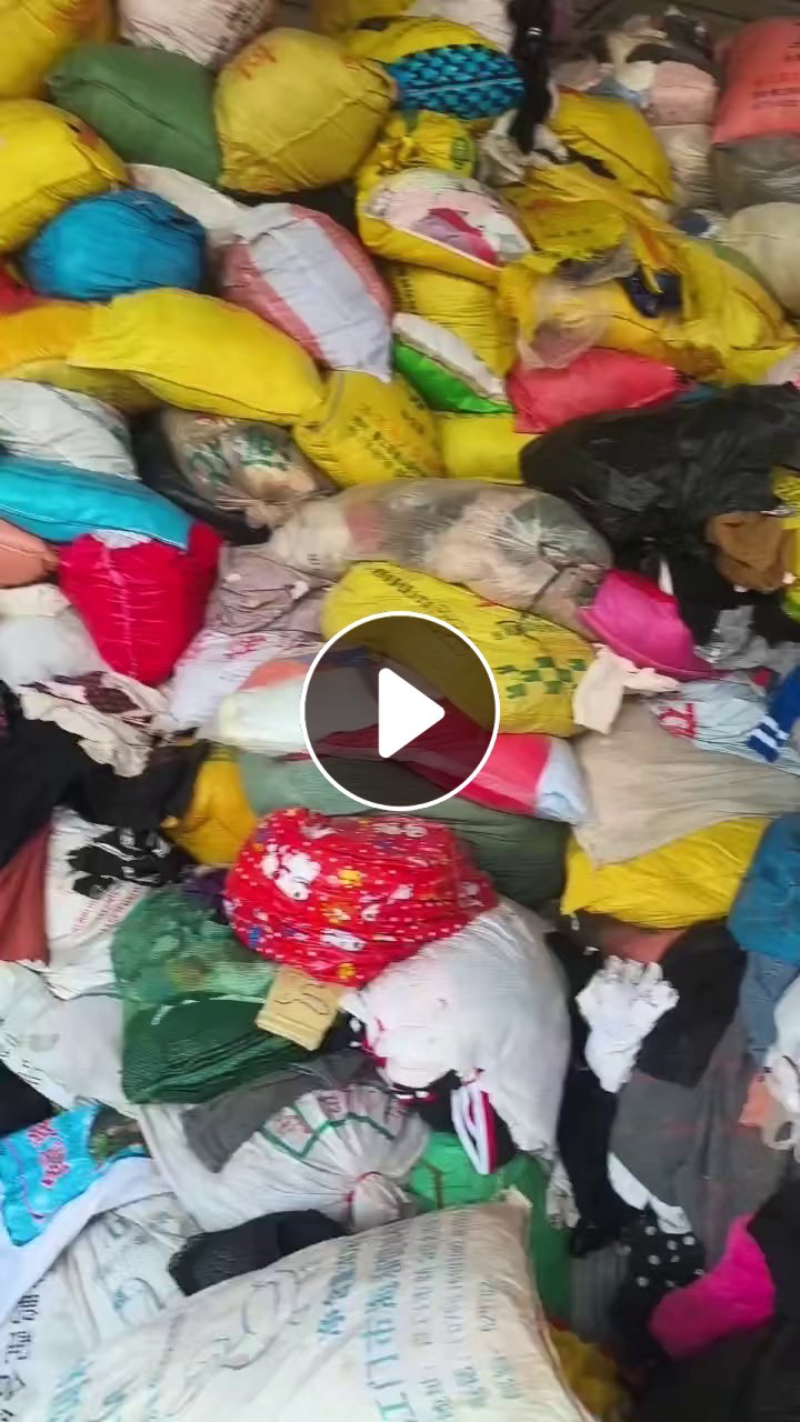 长期出售旧衣服分拣好，冬装，毛衣，大白一起统货出，现货20吨，货在广东湛江