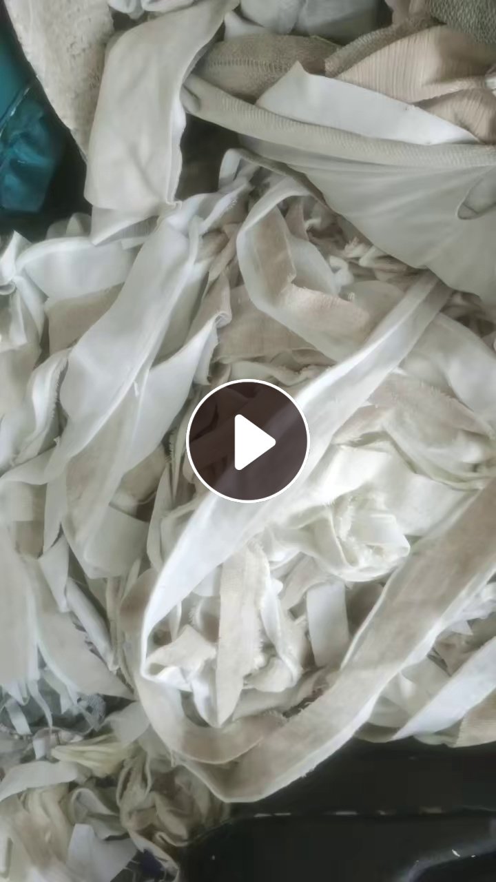长期出售杂色纯涤纶复合布，涤纶废布，不带桨不带胶，可以造粒用，两个星期就会有20吨