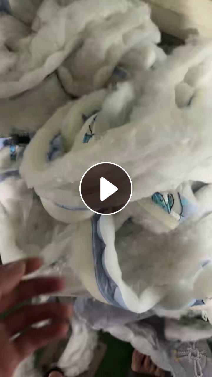 床垫厂长期出售绗棉边角料，绗棉，床垫边角料，两层布中间一层棉，目前月供4.2，在广东茂名
