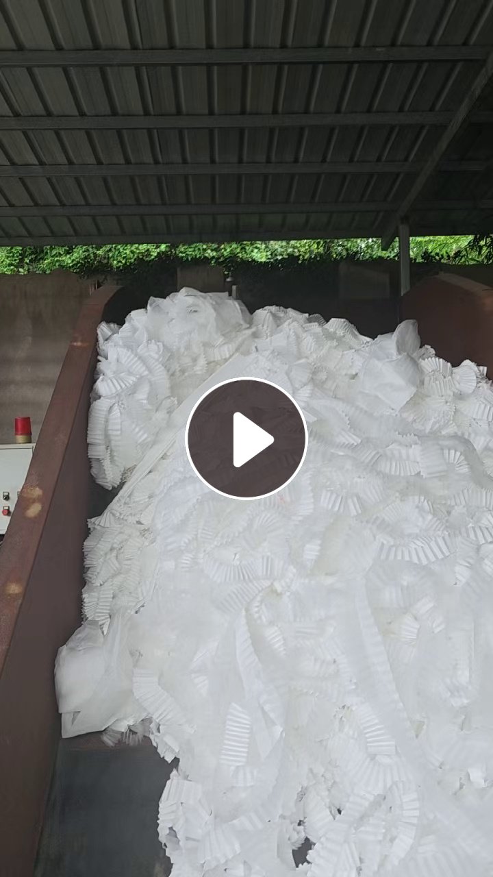 长期出售净水器边角料，PP无纺布边角料，丙纶无纺布，带一层塑料网，货在浙江湖州