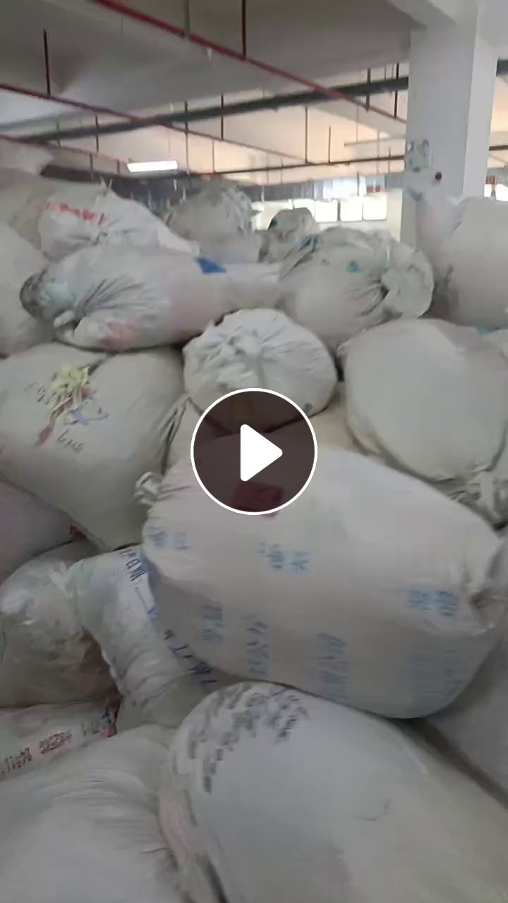 长期出售圆机厂内衣边角料，有涤纶涤棉的，浅色为主，可以开花用，现货50吨左右，货在江西上饶