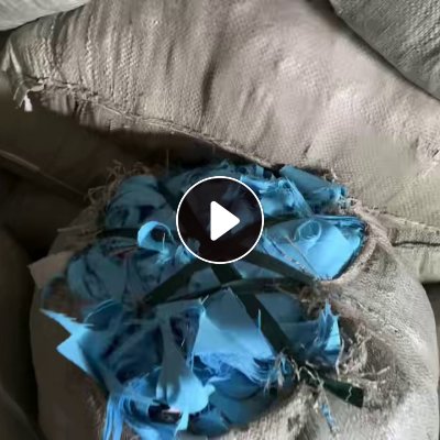 长期出售帽子厂下来的梭织废布，卡其布，涤棉废布，有分白色浅色深色，一起卖，月供十五六吨