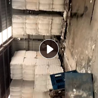 长期出售染厂下来的涤纶磨毛料，涤纶毛毛料，含水20-30左右，现货13米一车，货在江苏宿迁