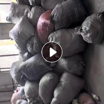 长期出售旧衣服黑料，燃烧料，编织袋一起 每次9米6下面铺一层，现货10吨，在江苏南京