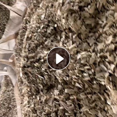 长期出售硬质PVC破碎料，是水管，线槽打一起的，有些塑钢在里面，都是白料，月供五六十吨