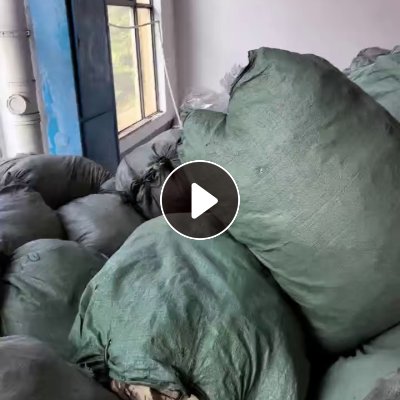 出售涤棉牛仔废布，牛仔碎布，含棉70%，现货有10吨左右，货在湖南常宁