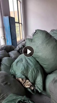 出售涤棉牛仔废布，牛仔碎布，含棉70%，现货有10吨左右，货在湖南常宁