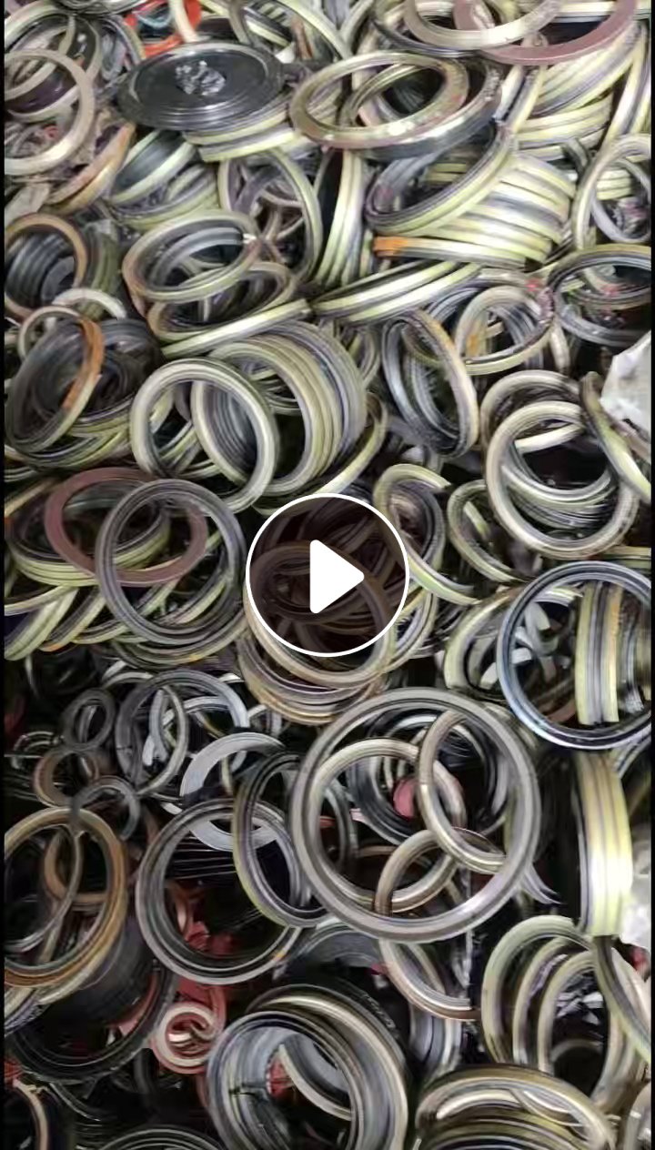 长期收购油封橡胶铁，各类橡胶铁废料，要铁多橡胶少的，破碎用